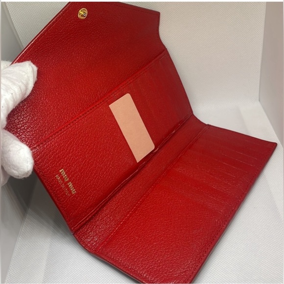 Miu Miu Wallet - new in box (box is slightly damaged) - Picture 4 of 6